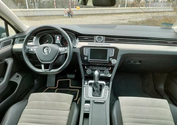 Volkswagen Passat cena 74000 przebieg: 192000, rok produkcji 2017 z Wrocław małe 232